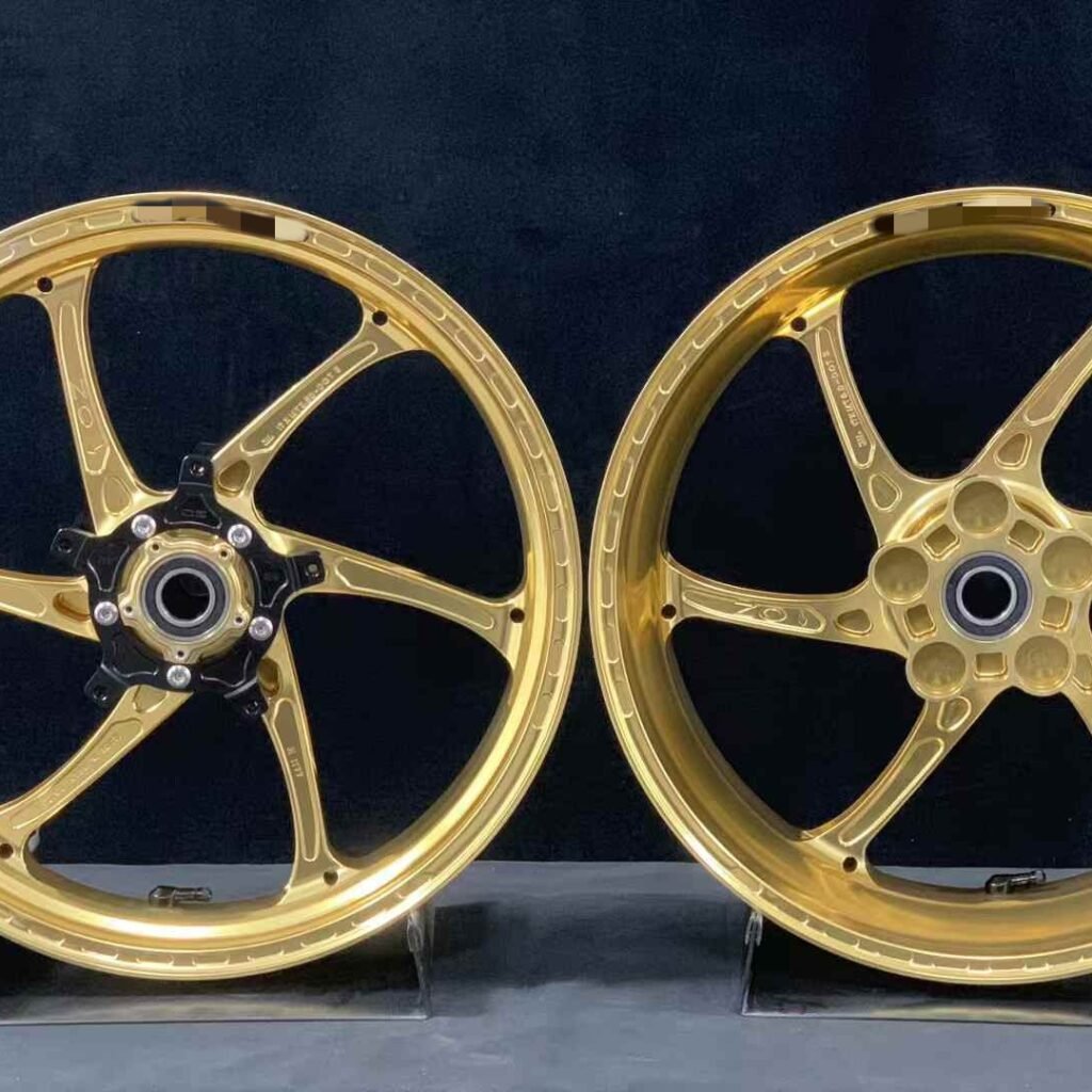 Lightweight forged wheel set with rear hollow hub design for Yamaha R1