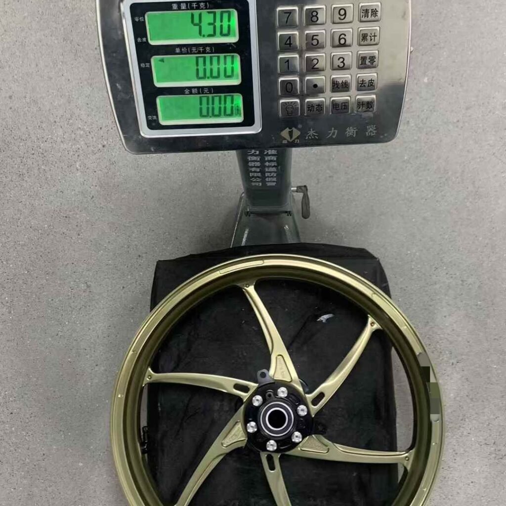 Electronic scale reading 4.3kg with Yamaha R3 forged rear wheel displayed