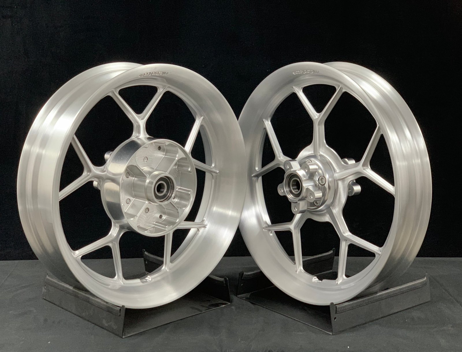 CNC machining and runout quality control of forged motorcycle wheels at FLEXIMOTO