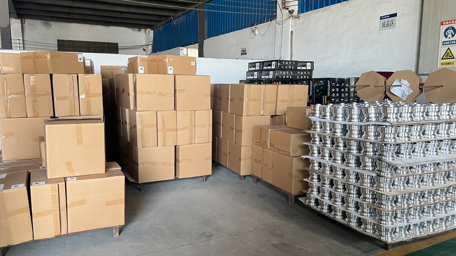 Export packaging and cartons for custom motorcycle wheels prepared for international shipping by FLEXIMOTO