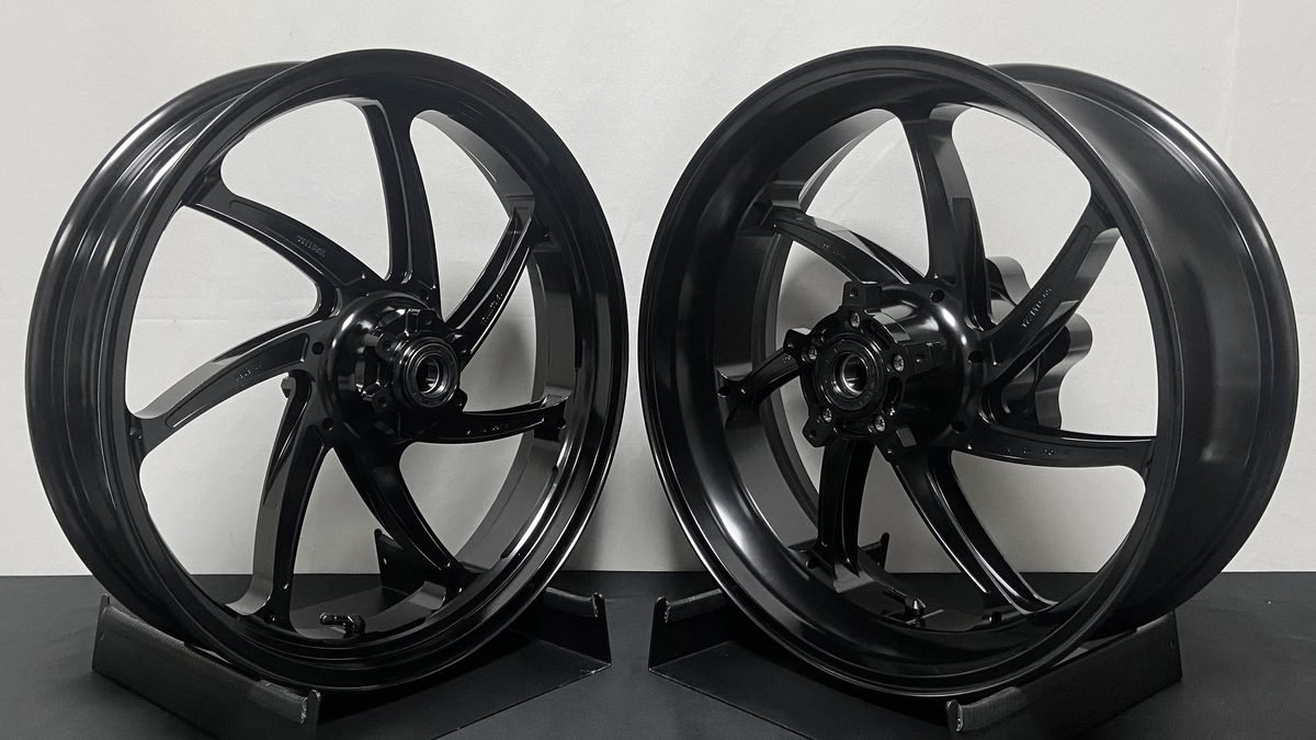 Black 7-spoke forged wheel set for Aprilia RSV4 and Tuono V4
