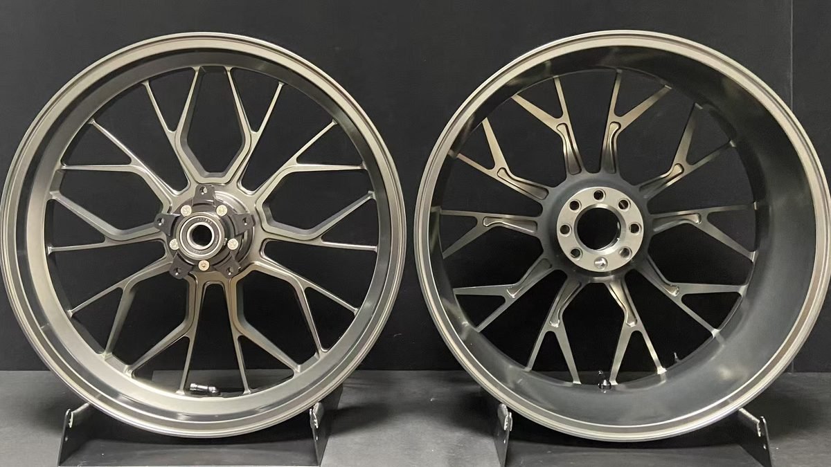 Gunmetal mesh-spoke forged wheel set for MV Agusta